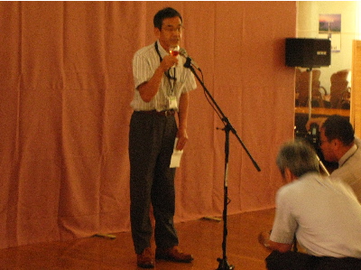 かぶりつきで撮影