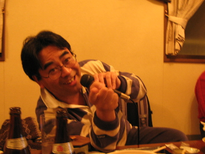 唄もはずみます