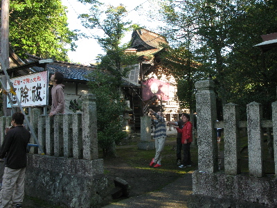 クレーン車で建てる