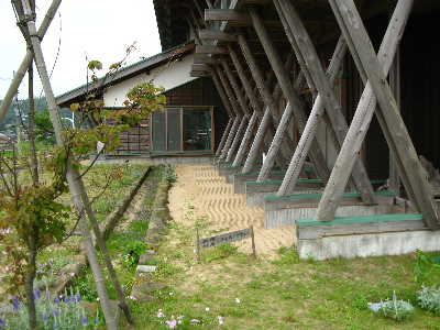 鳴き砂文化会館の玄関2