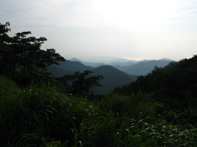 あの山の向こうには